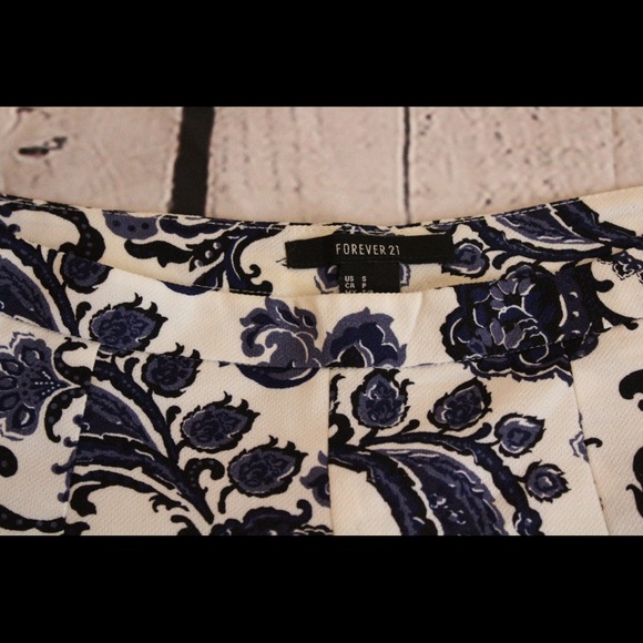Forever 21 White & Blue Paisley Shorts - Picture 2 of 4
